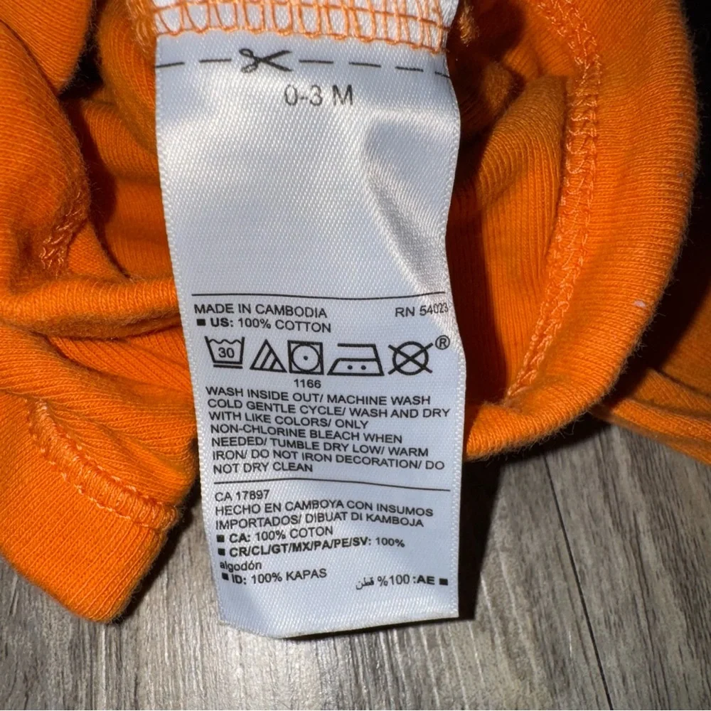 ☀️6/$20☀️ Old Navy Tiny Boo Onesie